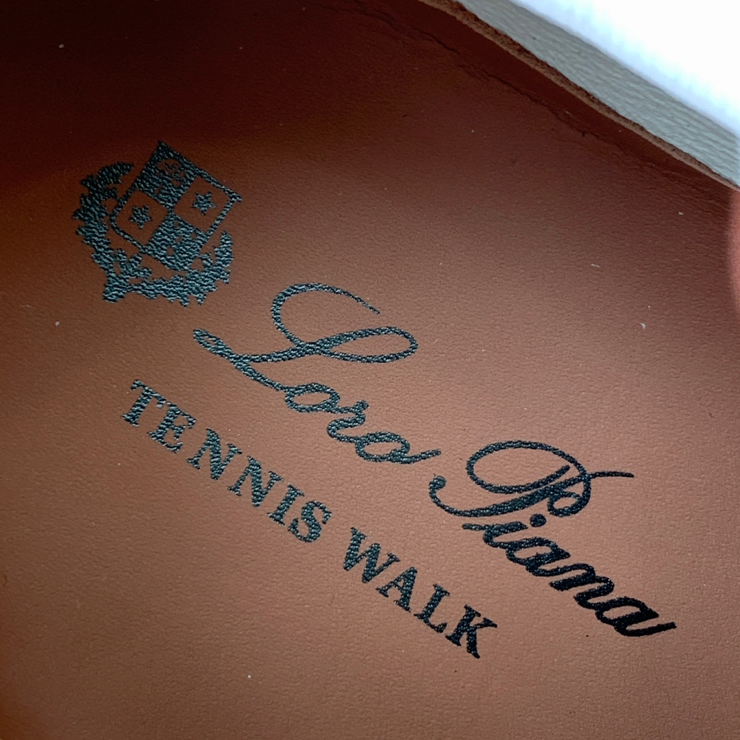 【Loro Piana】男款德训鞋。简约时尚，鞋面采用牛反绒，羊皮内里及垫脚。进口耐磨橡胶成型底。码数：