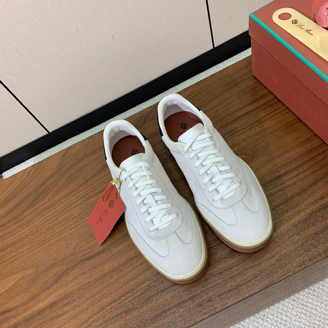 【Loro Piana】男款德训鞋。简约时尚，鞋面采用牛反绒，羊皮内里及垫脚。进口耐磨橡胶成型底。码数：