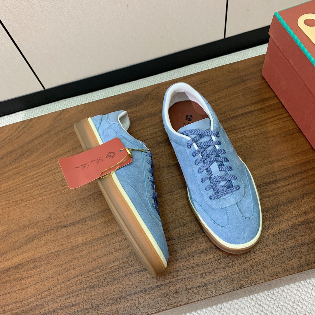 【Loro Piana】男款德训鞋。简约时尚，鞋面采用牛反绒，羊皮内里及垫脚。进口耐磨橡胶成型底。码数：