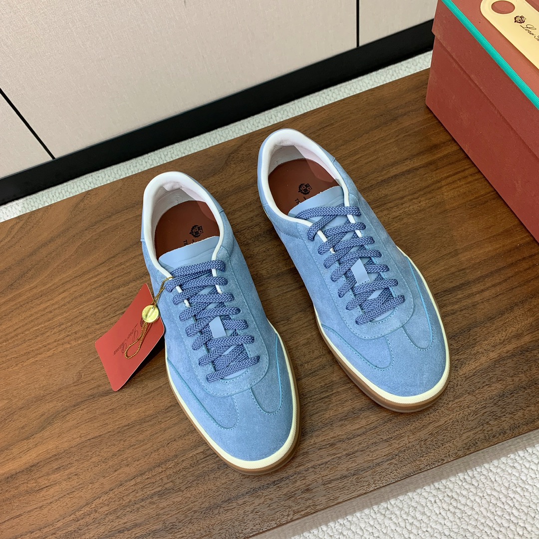 【Loro Piana】男款德训鞋。简约时尚，鞋面采用牛反绒，羊皮内里及垫脚。进口耐磨橡胶成型底。码数：