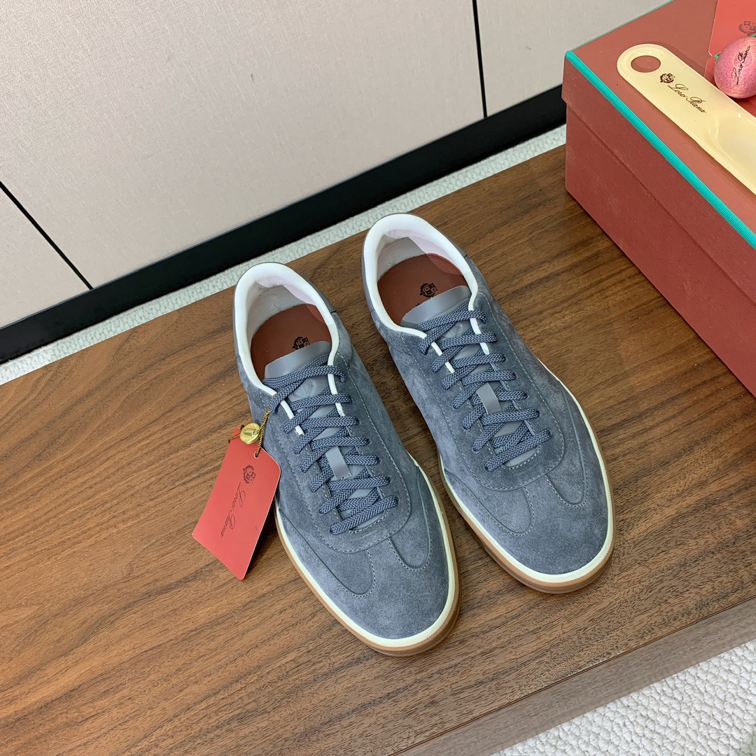 【Loro Piana】男款德训鞋。简约时尚，鞋面采用牛反绒，羊皮内里及垫脚。进口耐磨橡胶成型底。码数：