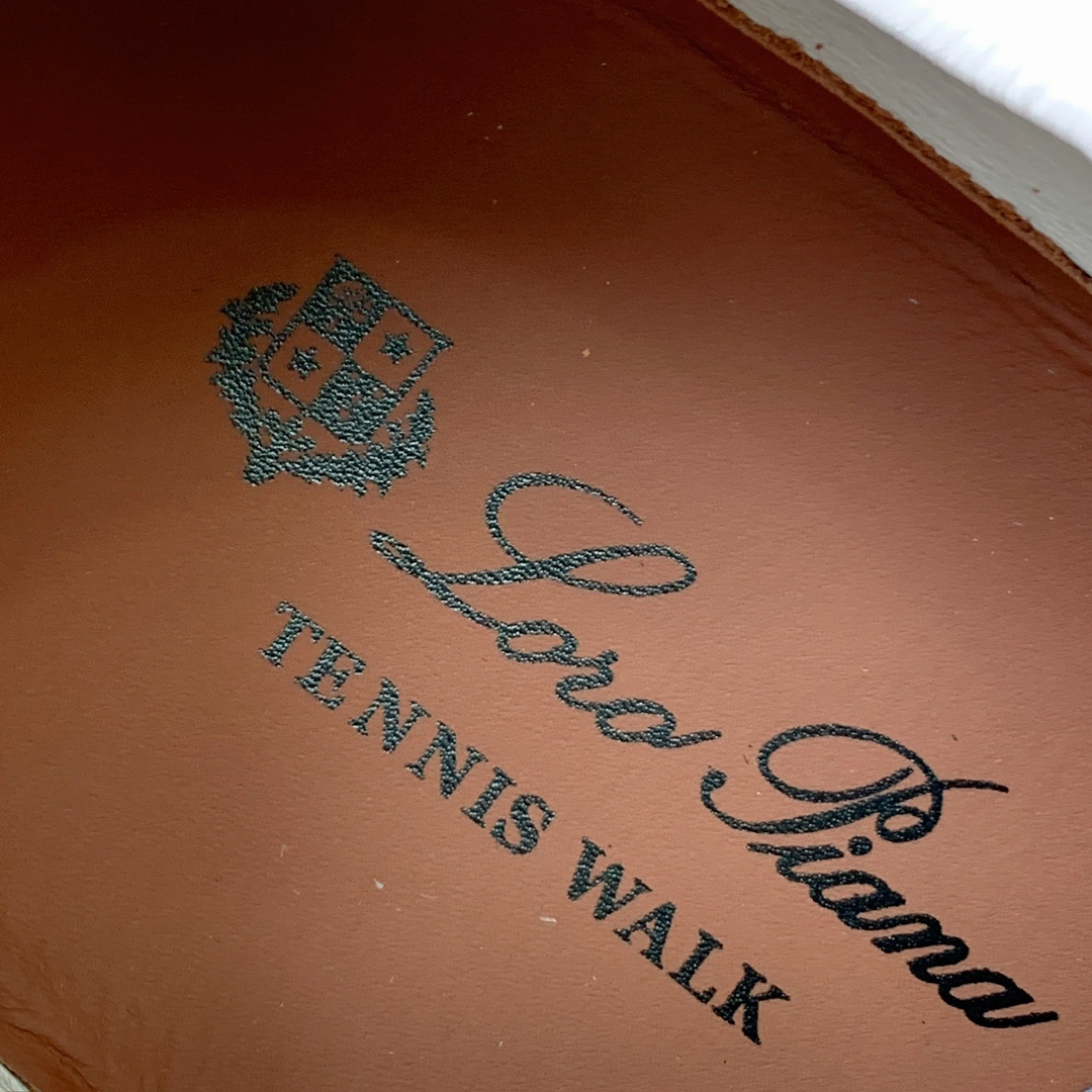 【Loro Piana】男款德训鞋。简约时尚，鞋面采用牛反绒，羊皮内里及垫脚。进口耐磨橡胶成型底。码数：