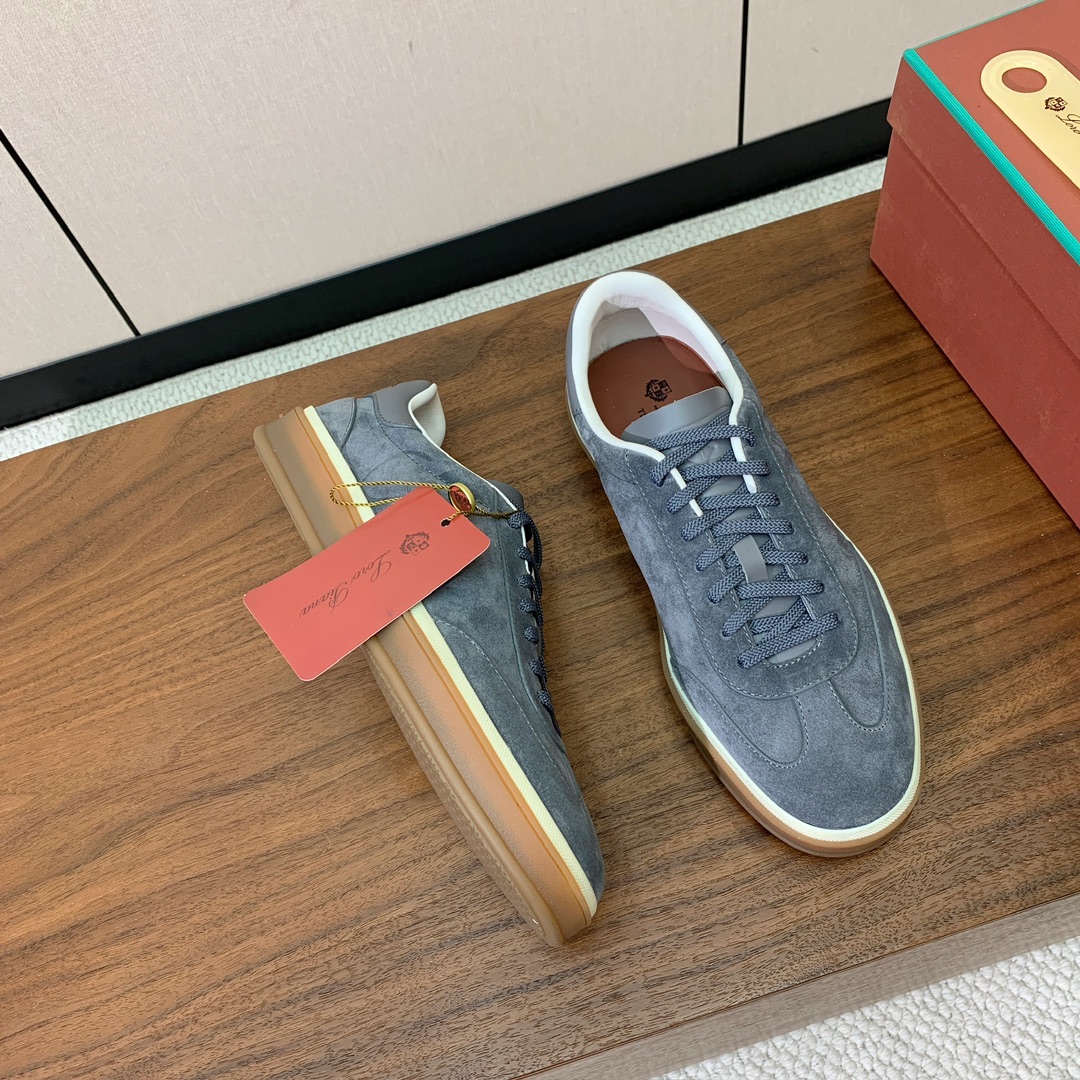 【Loro Piana】男款德训鞋。简约时尚，鞋面采用牛反绒，羊皮内里及垫脚。进口耐磨橡胶成型底。码数：