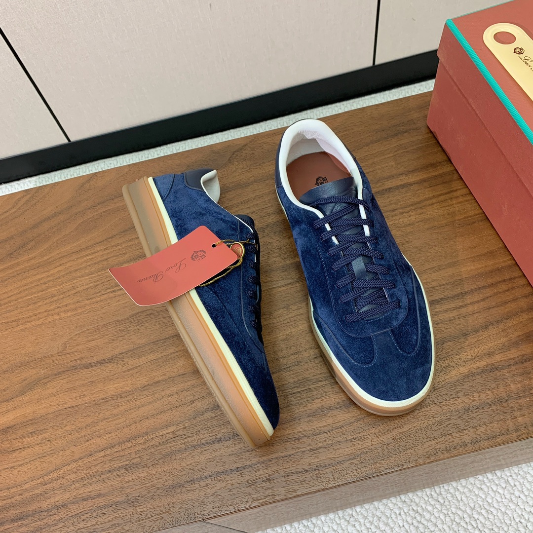 【Loro Piana】男款德训鞋。简约时尚，鞋面采用牛反绒，羊皮内里及垫脚。进口耐磨橡胶成型底。码数：