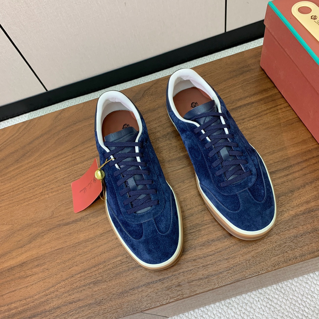 【Loro Piana】男款德训鞋。简约时尚，鞋面采用牛反绒，羊皮内里及垫脚。进口耐磨橡胶成型底。码数：