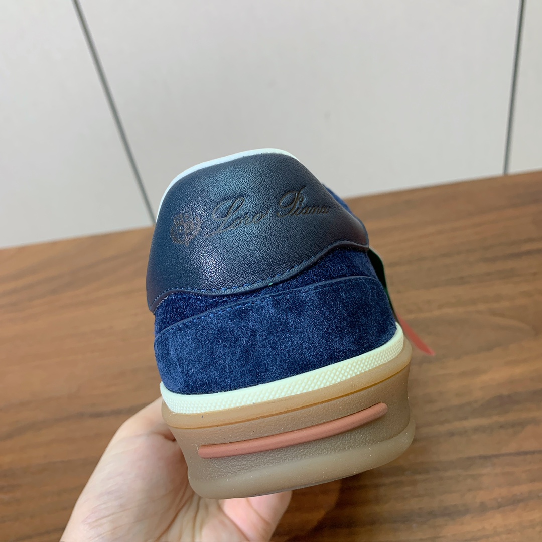 【Loro Piana】男款德训鞋。简约时尚，鞋面采用牛反绒，羊皮内里及垫脚。进口耐磨橡胶成型底。码数：