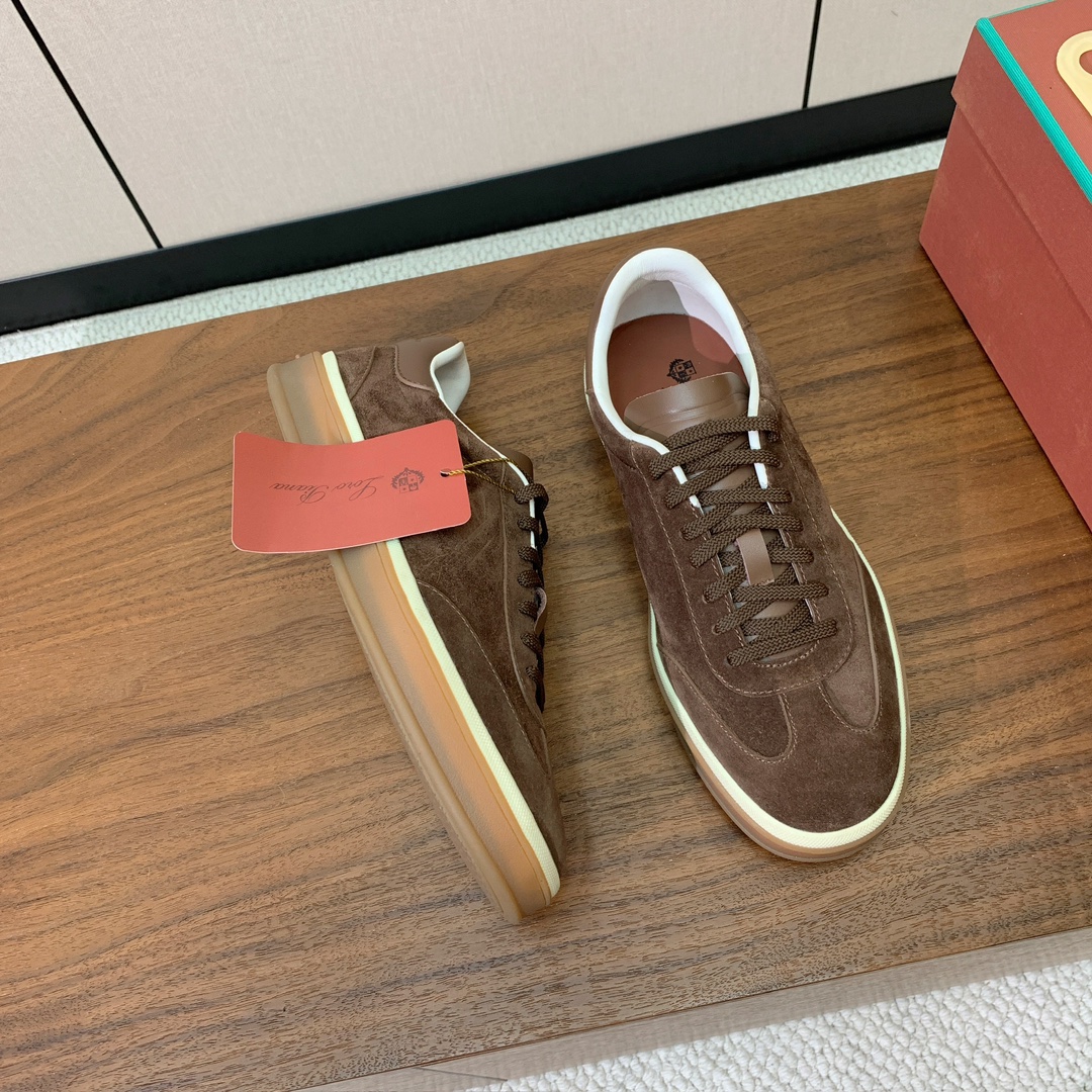 【Loro Piana】男款德训鞋。简约时尚，鞋面采用牛反绒，羊皮内里及垫脚。进口耐磨橡胶成型底。码数：