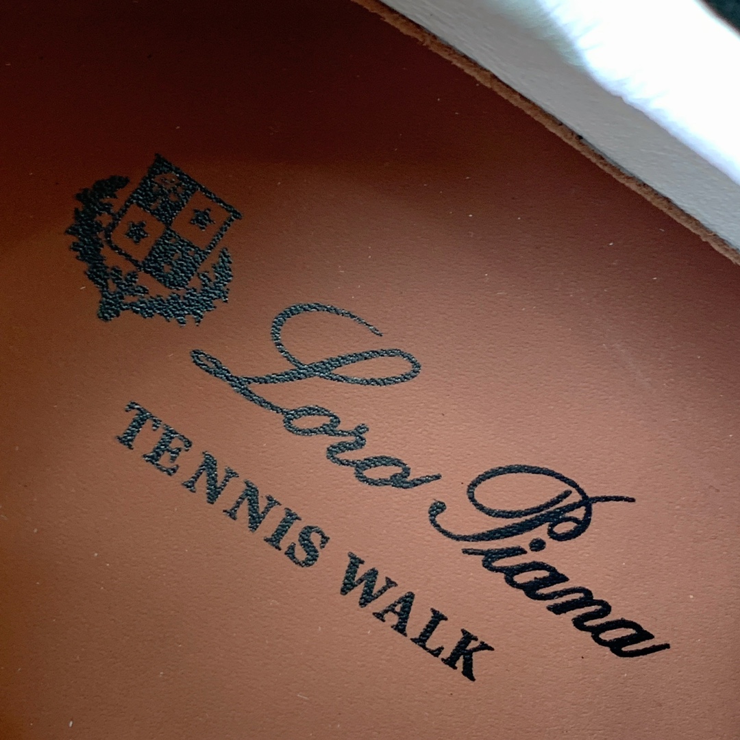 【Loro Piana】男款德训鞋。简约时尚，鞋面采用牛反绒，羊皮内里及垫脚。进口耐磨橡胶成型底。码数：