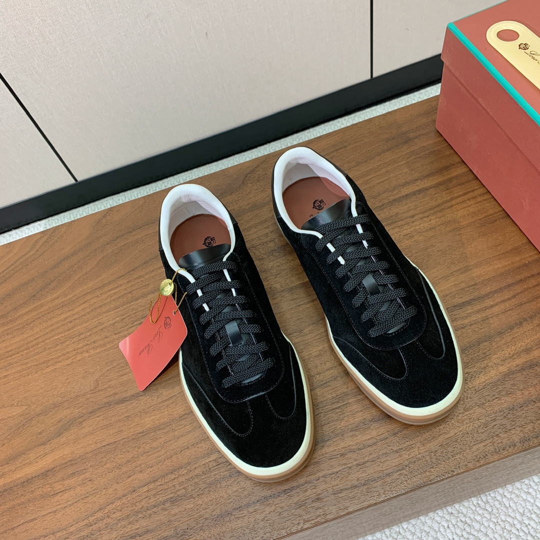 【Loro Piana】男款德训鞋。简约时尚，鞋面采用牛反绒，羊皮内里及垫脚。进口耐磨橡胶成型底。码数：