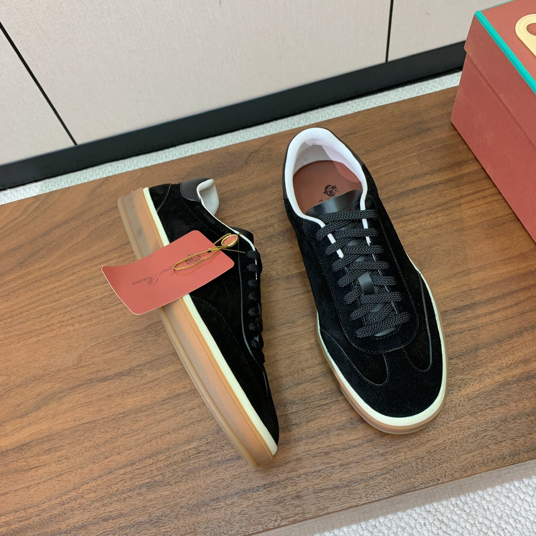 【Loro Piana】男款德训鞋。简约时尚，鞋面采用牛反绒，羊皮内里及垫脚。进口耐磨橡胶成型底。码数：