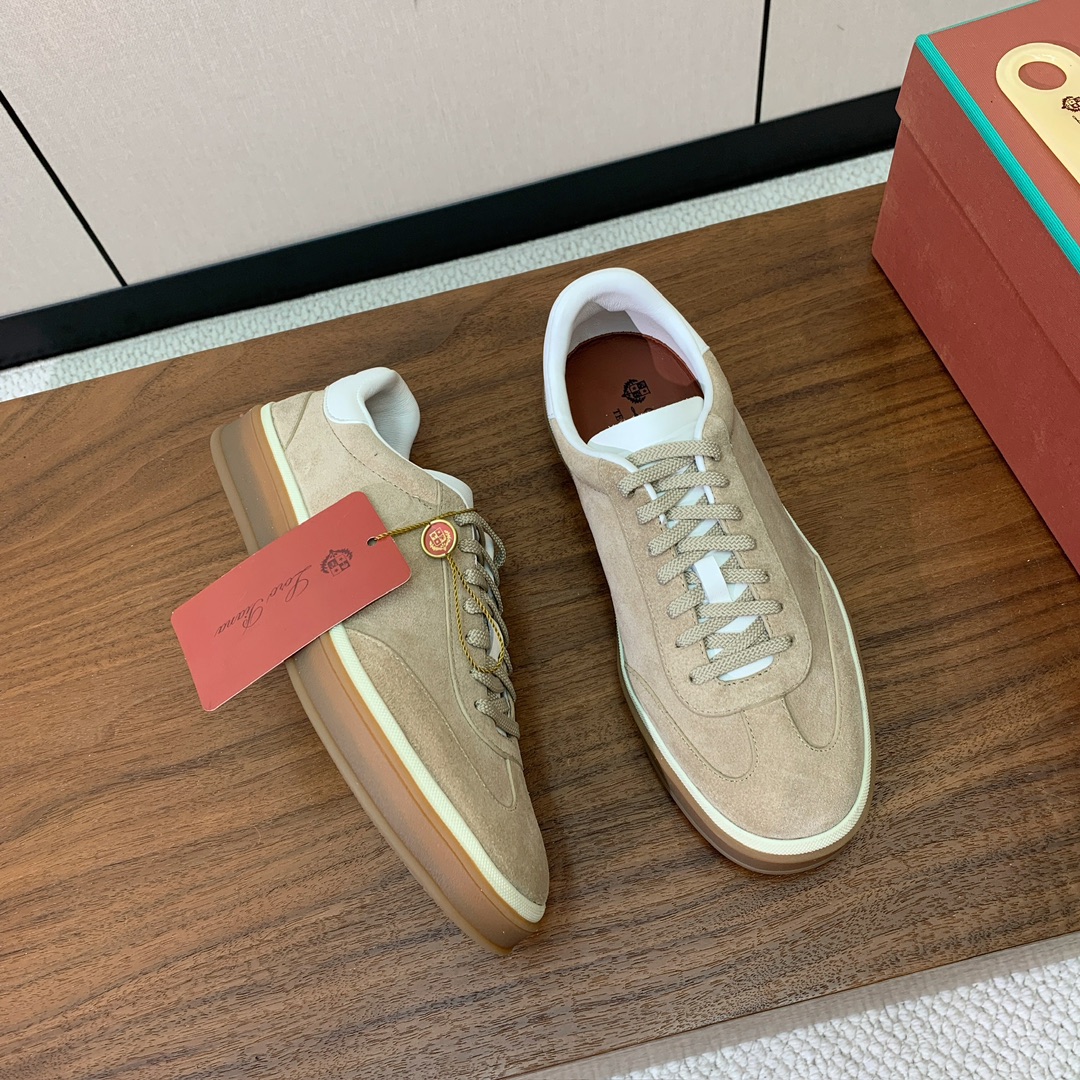 【Loro Piana】男款德训鞋。简约时尚，鞋面采用牛反绒，羊皮内里及垫脚。进口耐磨橡胶成型底。码数：