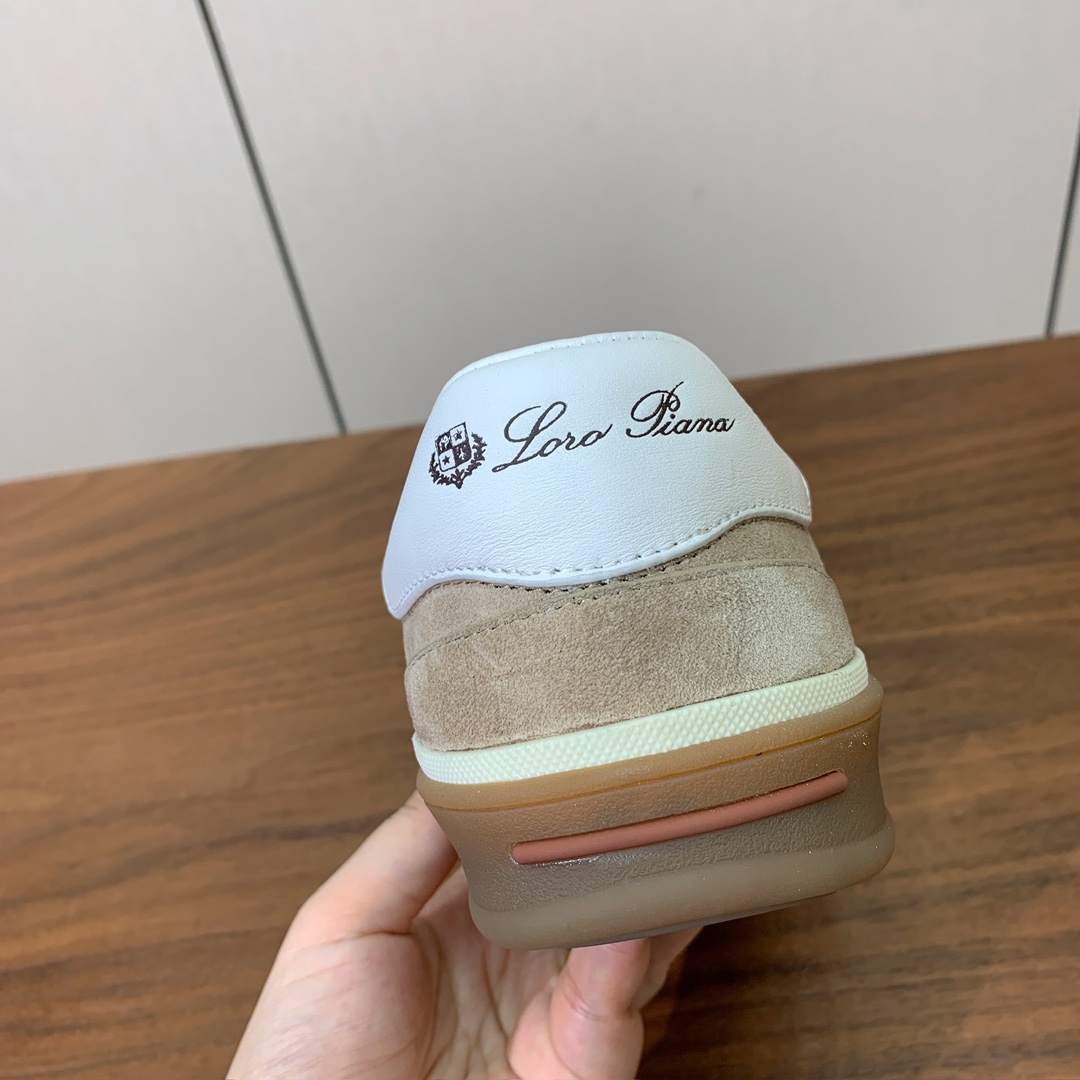 【Loro Piana】男款德训鞋。简约时尚，鞋面采用牛反绒，羊皮内里及垫脚。进口耐磨橡胶成型底。码数：