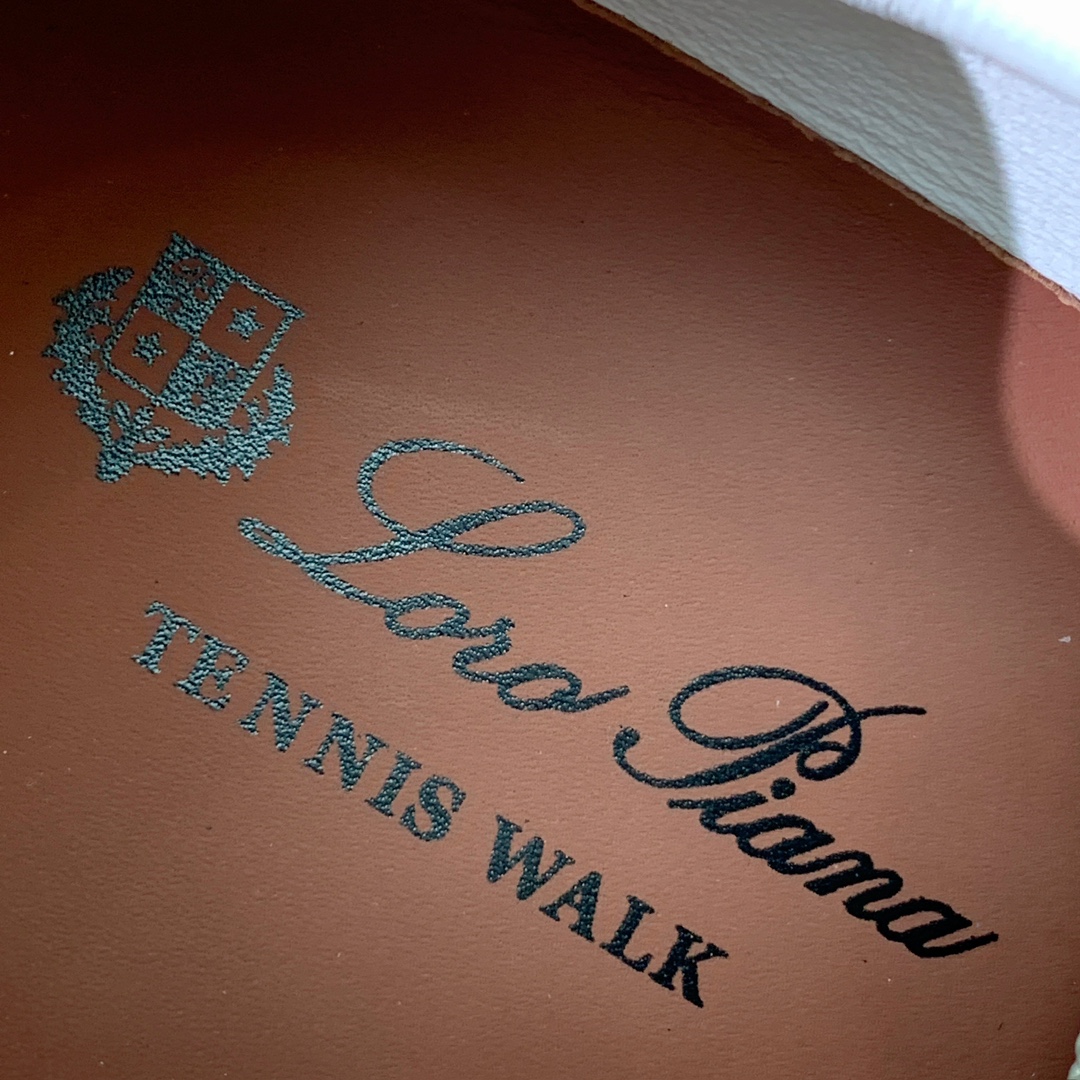 【Loro Piana】男款德训鞋。简约时尚，鞋面采用牛反绒，羊皮内里及垫脚。进口耐磨橡胶成型底。码数：