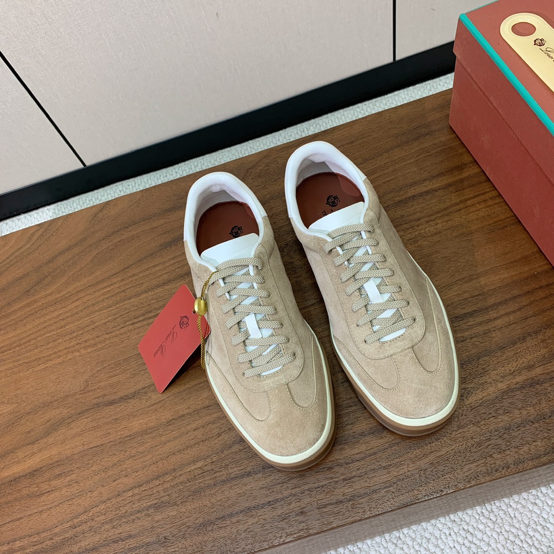 【Loro Piana】男款德训鞋。简约时尚，鞋面采用牛反绒，羊皮内里及垫脚。进口耐磨橡胶成型底。码数：