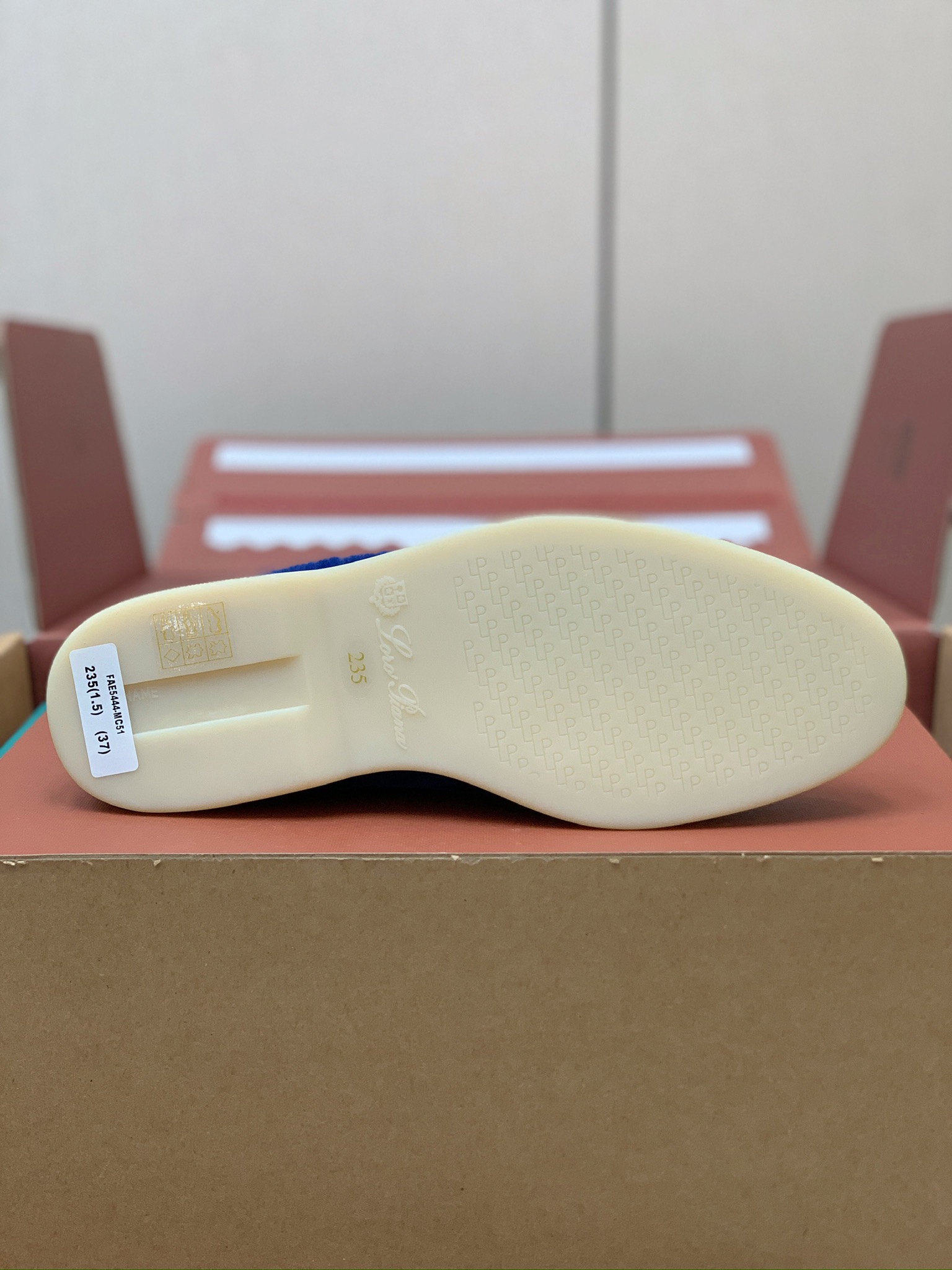 【Loro Piana】顶级版本羊毛里乐福鞋，原版一比一。品牌低调奢华柔软一贯纯色简约的设计风格。皮质柔