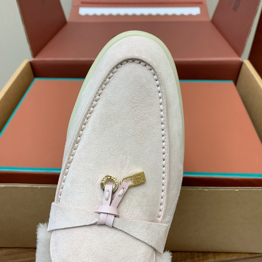 【Loro Piana】顶级版本羊毛里乐福鞋，原版一比一。品牌低调奢华柔软一贯纯色简约的设计风格。皮质柔