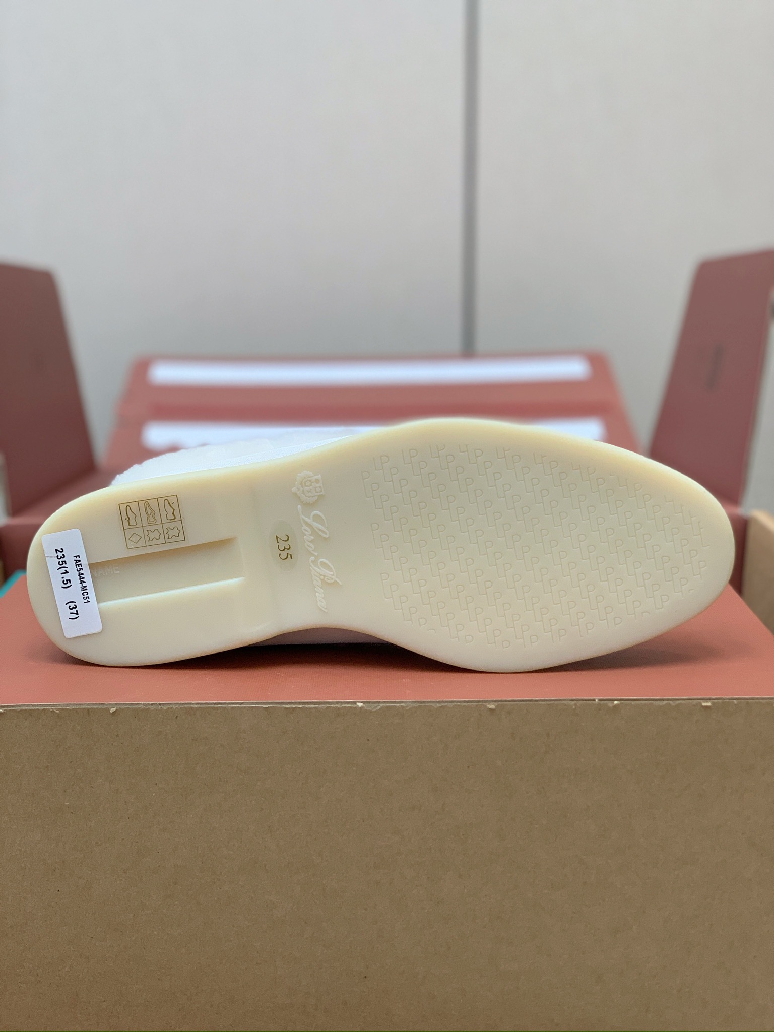 【Loro Piana】顶级版本羊毛里乐福鞋，原版一比一。品牌低调奢华柔软一贯纯色简约的设计风格。皮质柔