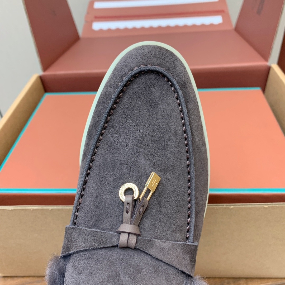 【Loro Piana】顶级版本羊毛里乐福鞋，原版一比一。品牌低调奢华柔软一贯纯色简约的设计风格。皮质柔