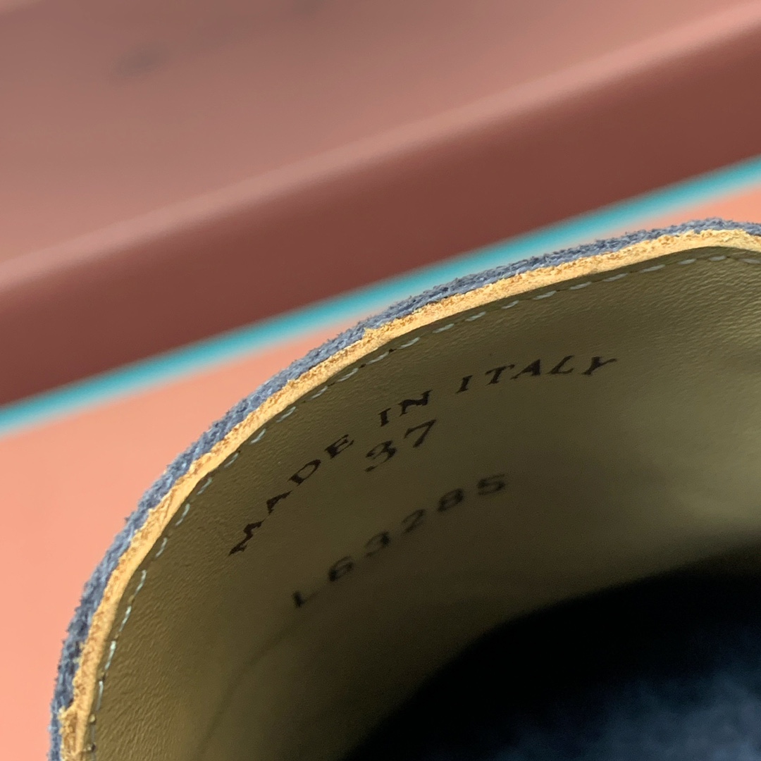 【Loro Piana】顶级版本羊毛里乐福鞋，原版一比一。品牌低调奢华柔软一贯纯色简约的设计风格。皮质柔