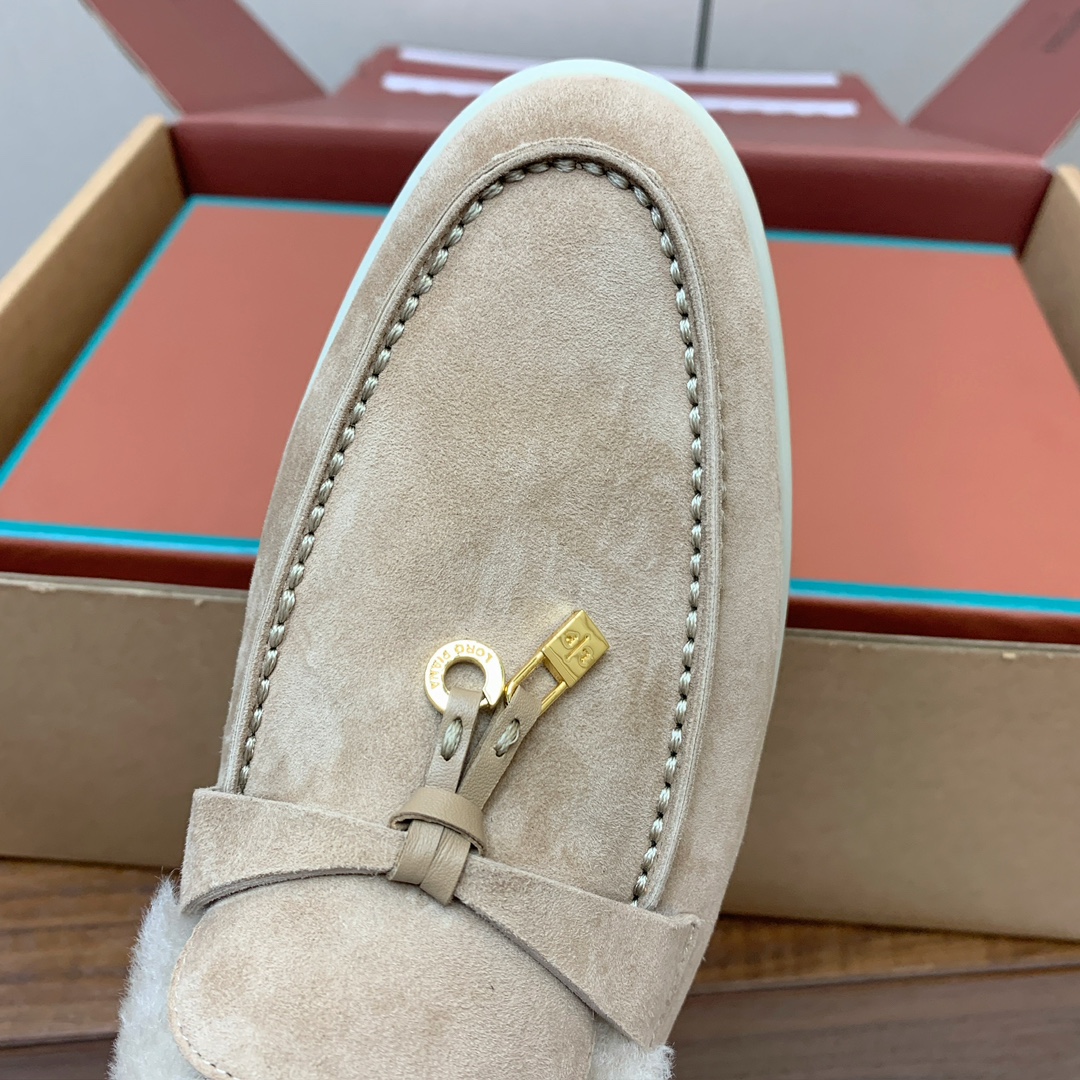 【Loro Piana】顶级版本羊毛里乐福鞋，原版一比一。品牌低调奢华柔软一贯纯色简约的设计风格。皮质柔