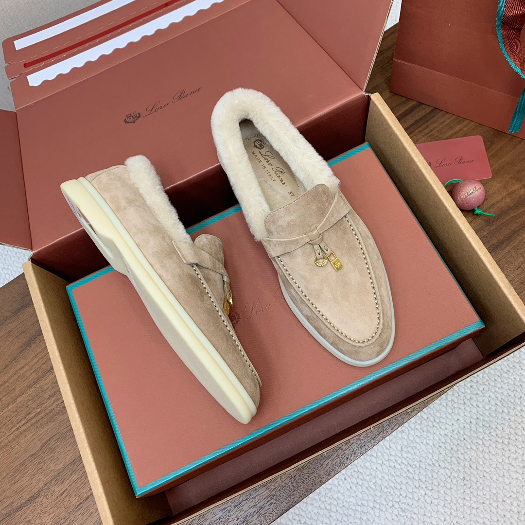 【Loro Piana】顶级版本羊毛里乐福鞋，原版一比一。品牌低调奢华柔软一贯纯色简约的设计风格。皮质柔