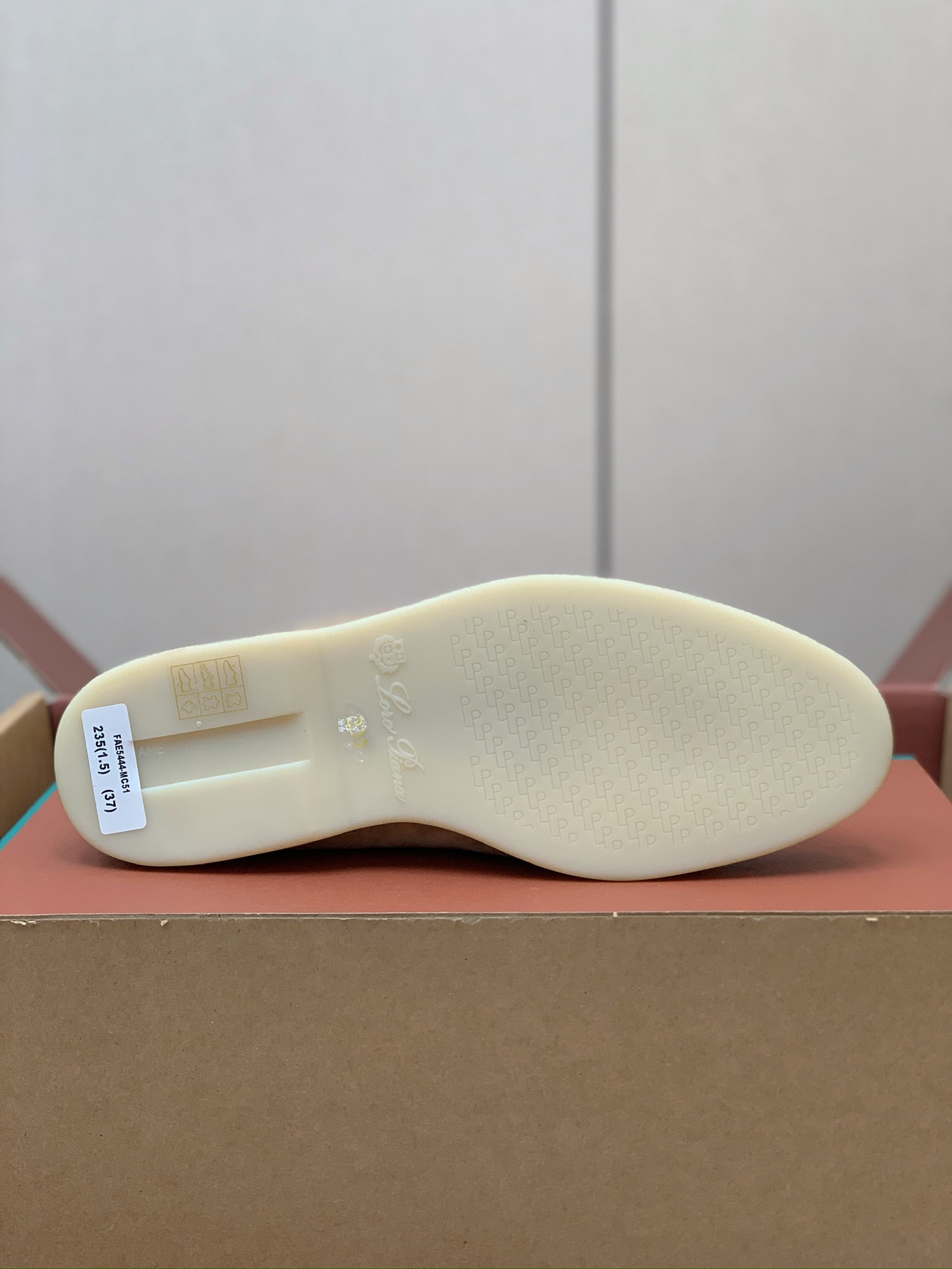 【Loro Piana】顶级版本羊毛里乐福鞋，原版一比一。品牌低调奢华柔软一贯纯色简约的设计风格。皮质柔