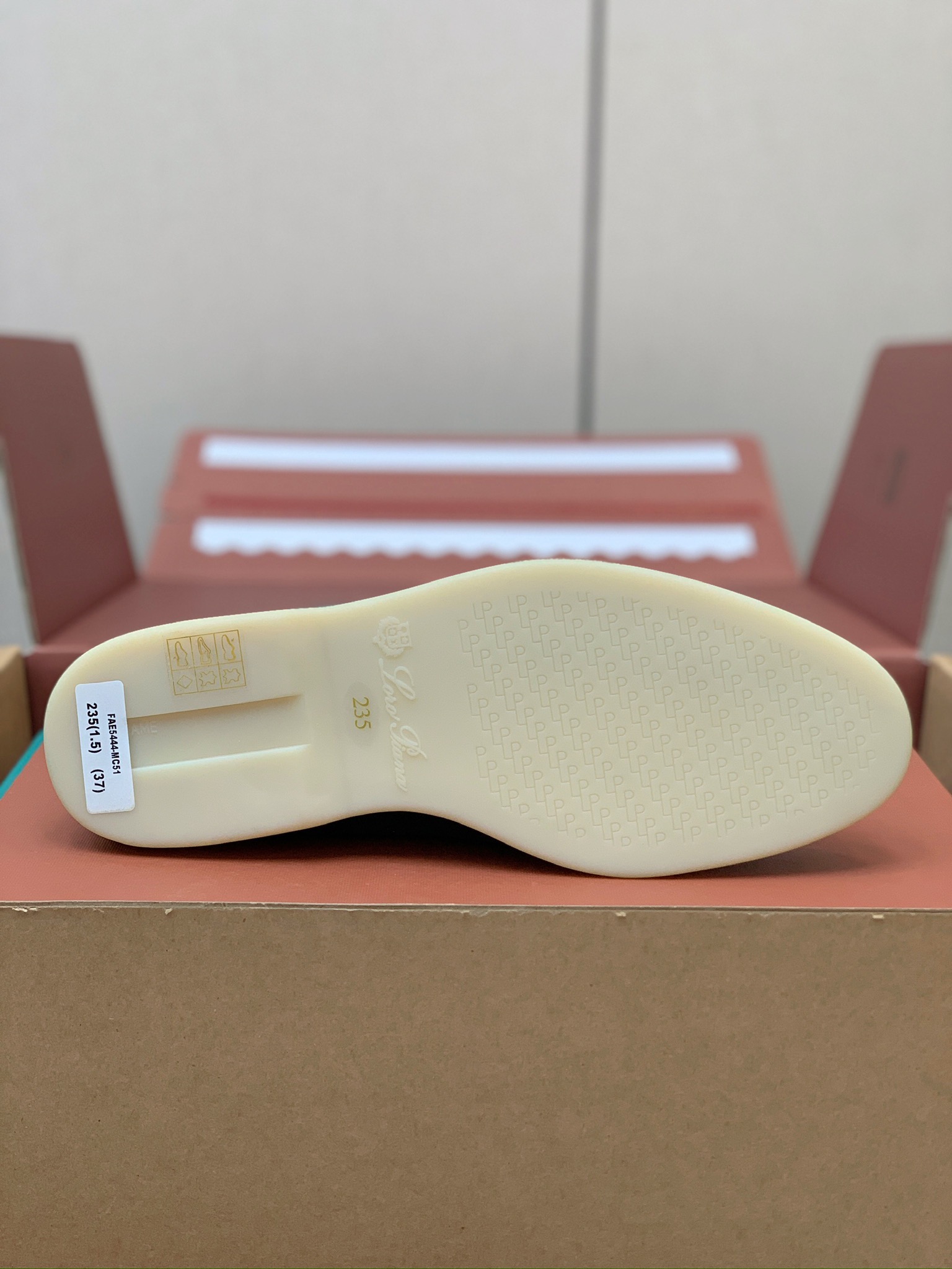 【Loro Piana】顶级版本羊毛里乐福鞋，原版一比一。品牌低调奢华柔软一贯纯色简约的设计风格。皮质柔