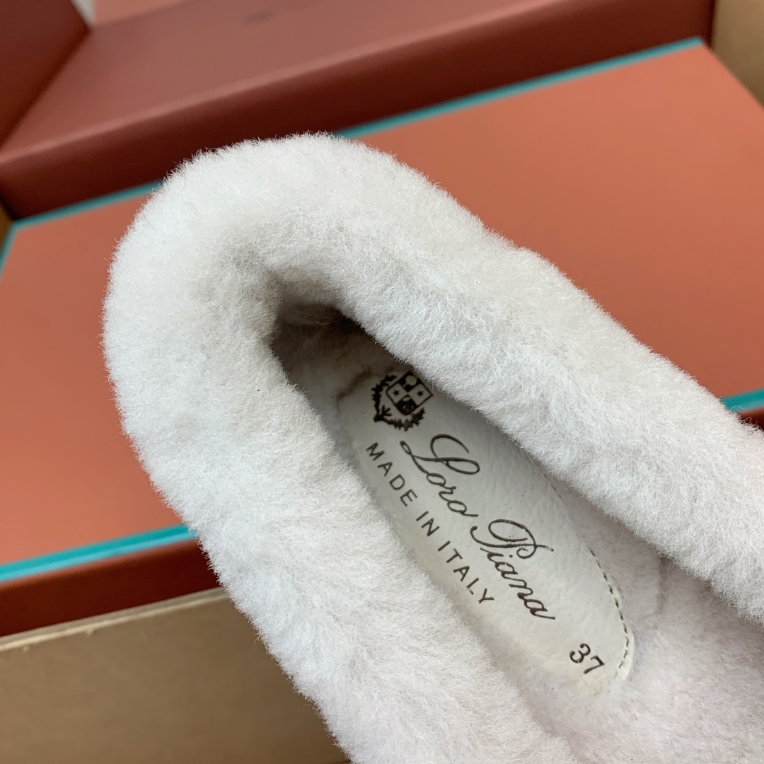 【Loro Piana】顶级版本羊毛里乐福鞋，原版一比一。品牌低调奢华柔软一贯纯色简约的设计风格。皮质柔