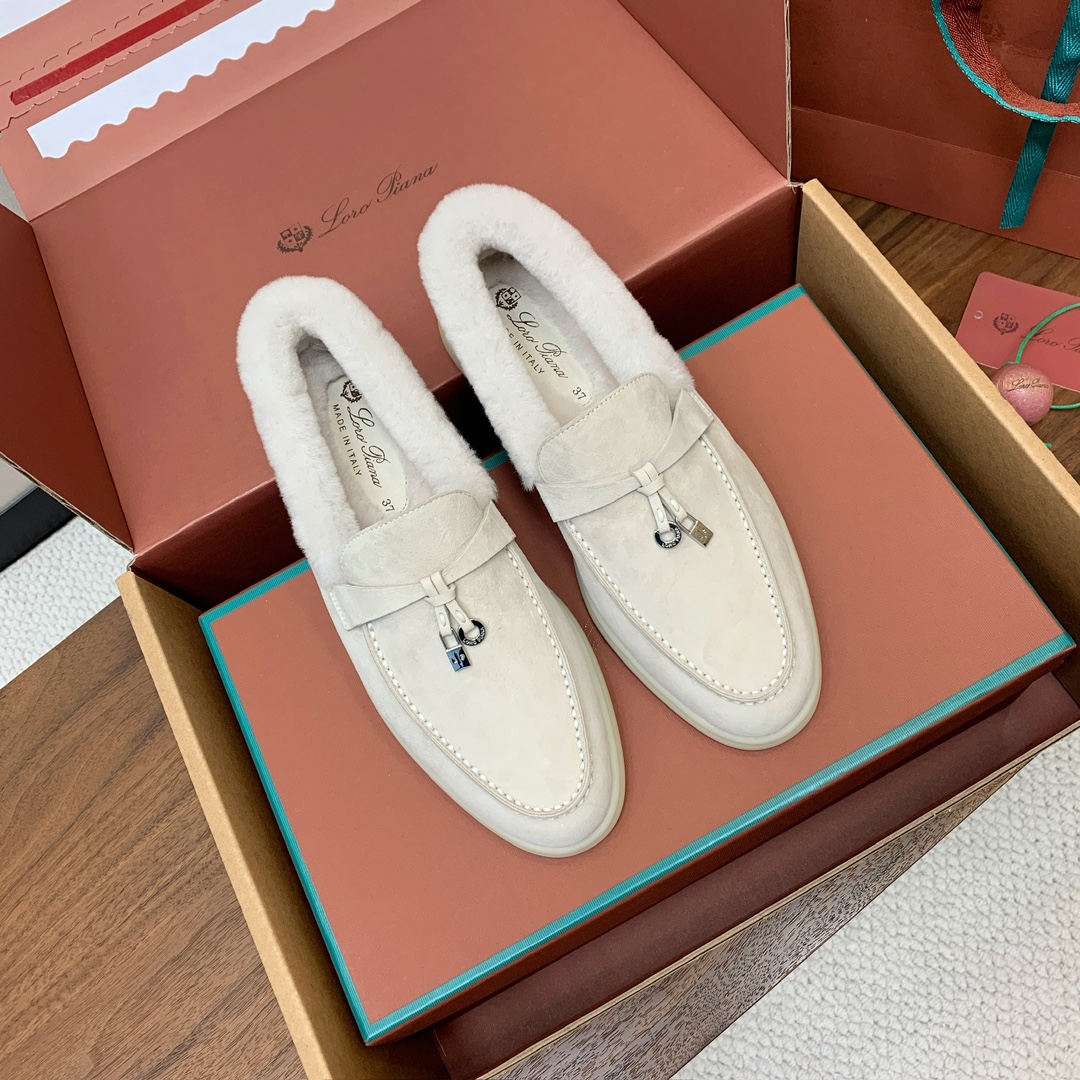【Loro Piana】顶级版本羊毛里乐福鞋，原版一比一。品牌低调奢华柔软一贯纯色简约的设计风格。皮质柔
