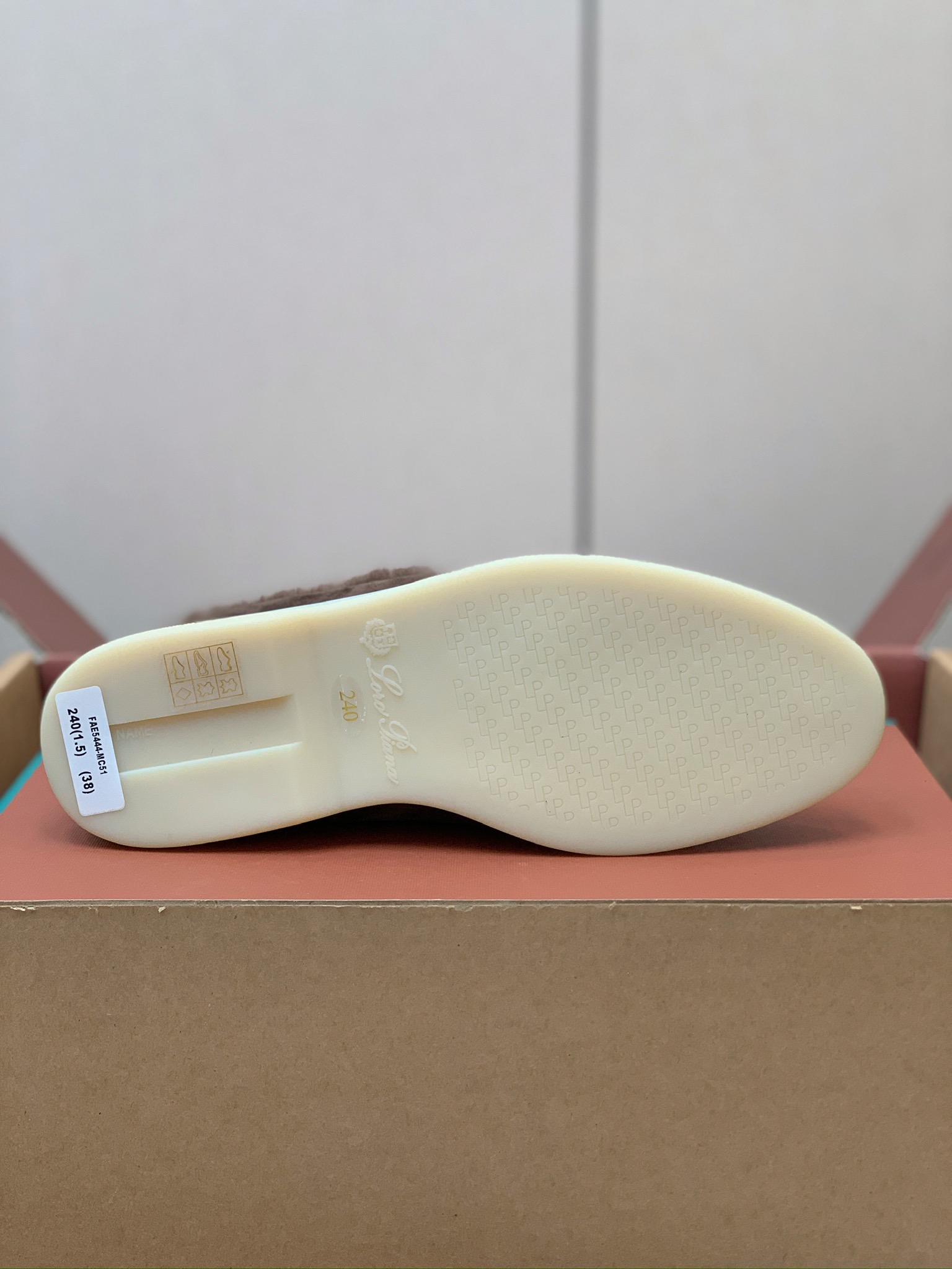 【Loro Piana】顶级版本羊毛里乐福鞋，原版一比一。品牌低调奢华柔软一贯纯色简约的设计风格。皮质柔