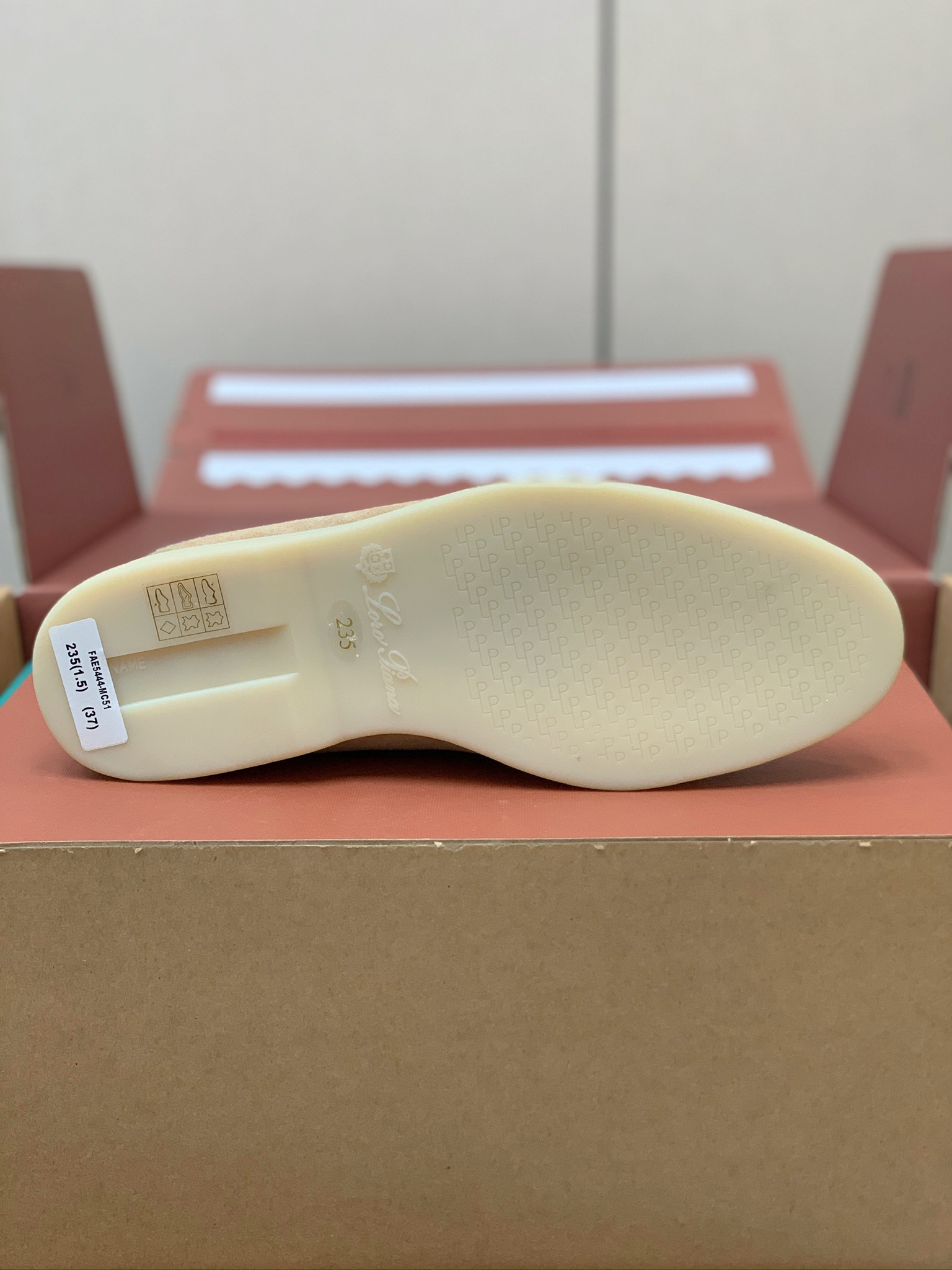 【Loro Piana】顶级版本羊毛里乐福鞋，原版一比一。品牌低调奢华柔软一贯纯色简约的设计风格。皮质柔