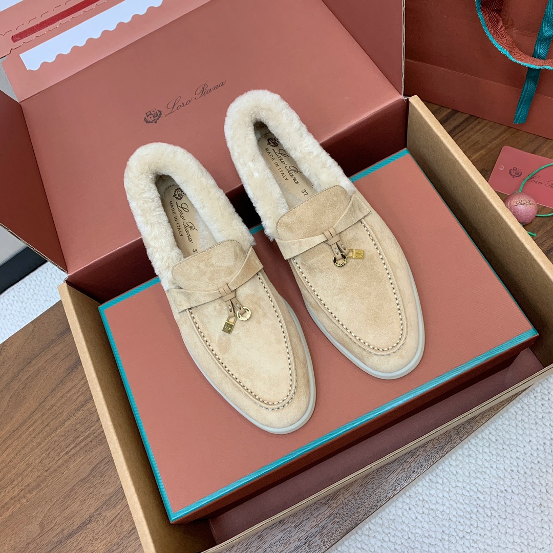 【Loro Piana】顶级版本羊毛里乐福鞋，原版一比一。品牌低调奢华柔软一贯纯色简约的设计风格。皮质柔