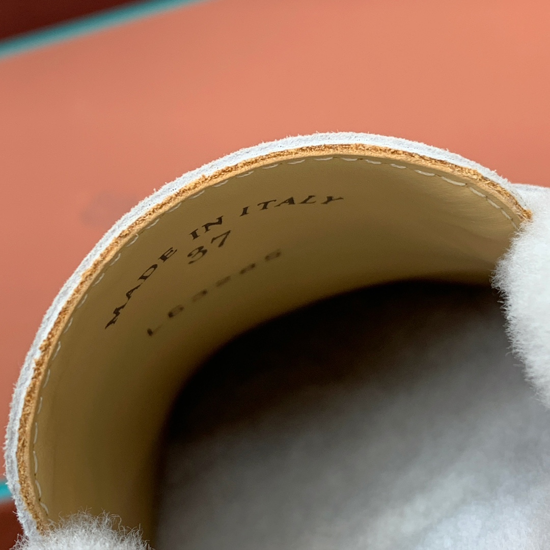 【Loro Piana】顶级版本羊毛里乐福鞋，原版一比一。品牌低调奢华柔软一贯纯色简约的设计风格。皮质柔