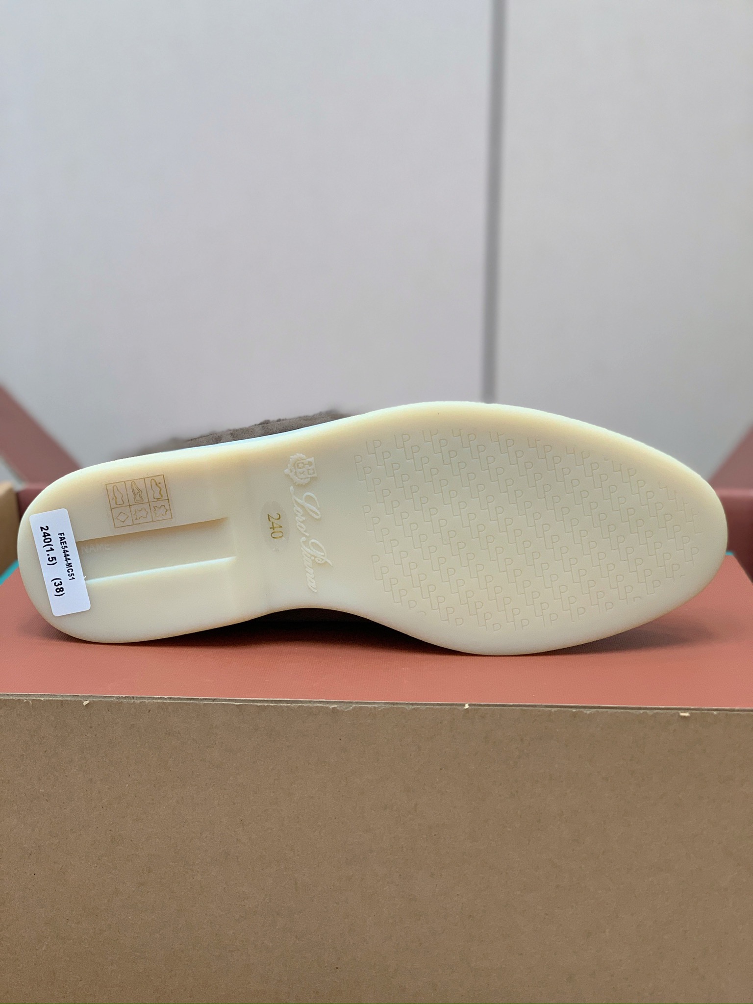 【Loro Piana】顶级版本羊毛里乐福鞋，原版一比一。品牌低调奢华柔软一贯纯色简约的设计风格。皮质柔