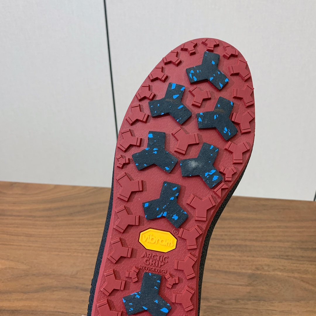 【Bal*y】毛里休闲鞋。鞋面牛皮➕莱卡。内里羊皮毛一体，开模定制大底。码数：38-45