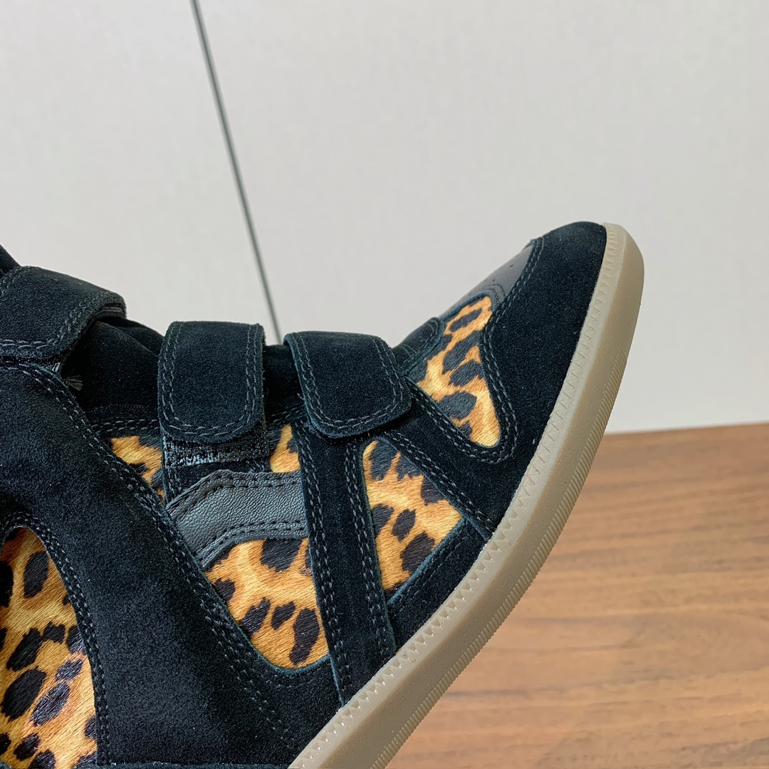 【Isabel Marant】秋冬内增高拼色高帮休闲鞋。超级有高级感上脚超好看。关键超级舒适脚感一点都不