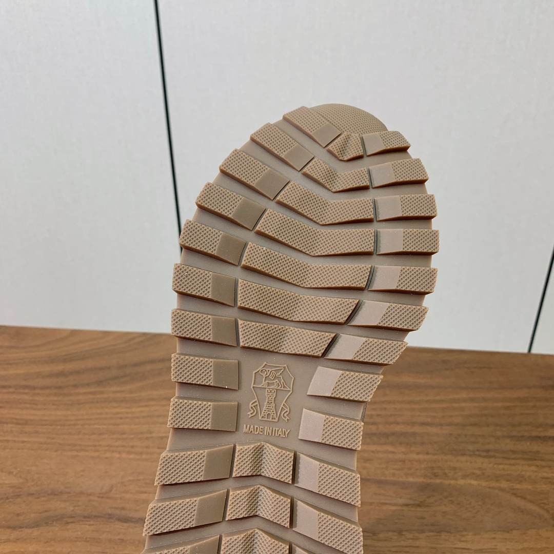 【Brunell* Cucinell*】羊毛里休闲运动鞋。鞋面采用进口牛绒，羊毛内里，原版开模大底！上脚