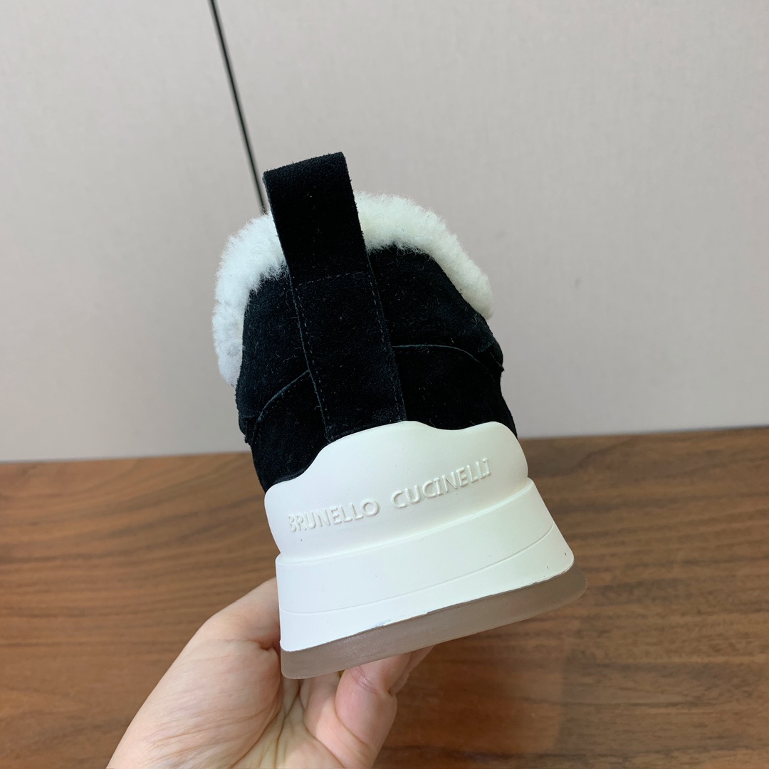 【Brunell* Cucinell*】羊毛里休闲运动鞋。鞋面采用进口牛绒，羊毛内里，原版开模大底！上脚