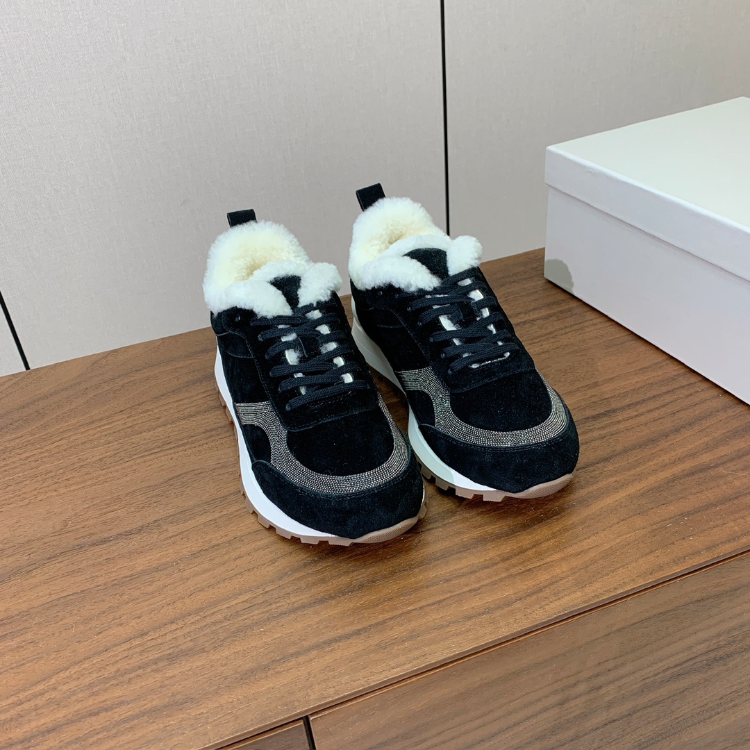【Brunell* Cucinell*】羊毛里休闲运动鞋。鞋面采用进口牛绒，羊毛内里，原版开模大底！上脚