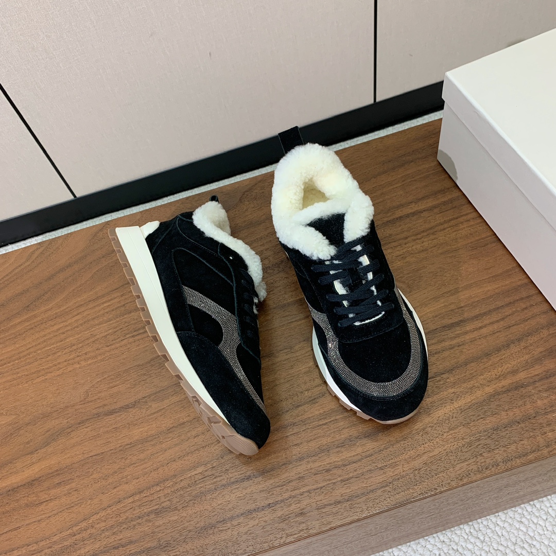 【Brunell* Cucinell*】羊毛里休闲运动鞋。鞋面采用进口牛绒，羊毛内里，原版开模大底！上脚