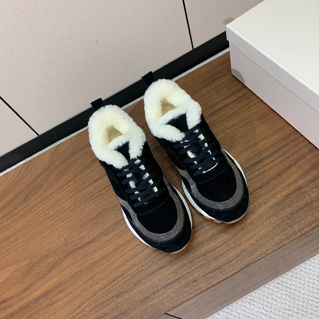 【Brunell* Cucinell*】羊毛里休闲运动鞋。鞋面采用进口牛绒，羊毛内里，原版开模大底！上脚