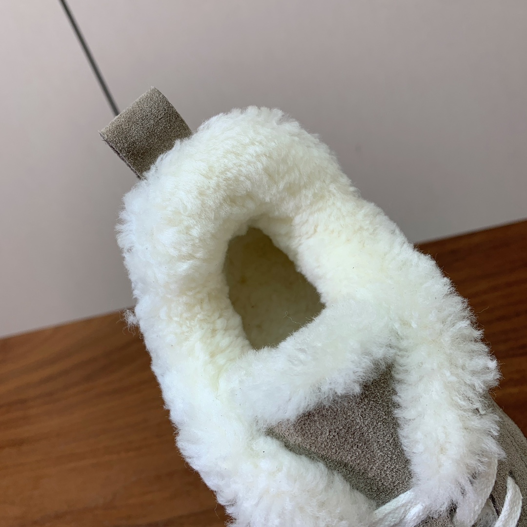 【Brunell* Cucinell*】羊毛里休闲运动鞋。鞋面采用进口牛绒，羊毛内里，原版开模大底！上脚