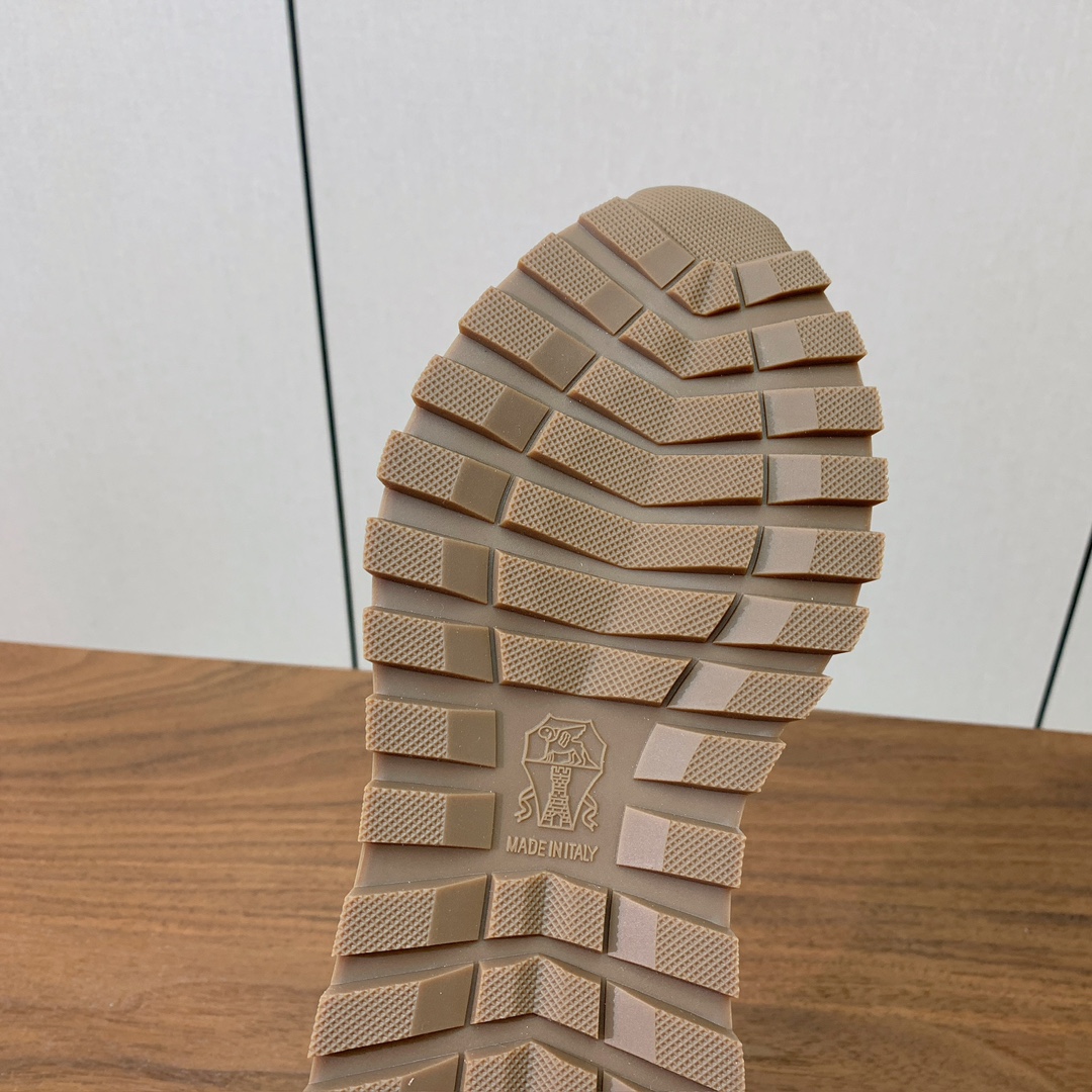 【Brunell* Cucinell*】羊毛里休闲运动鞋。鞋面采用进口牛绒，羊毛内里，原版开模大底！上脚