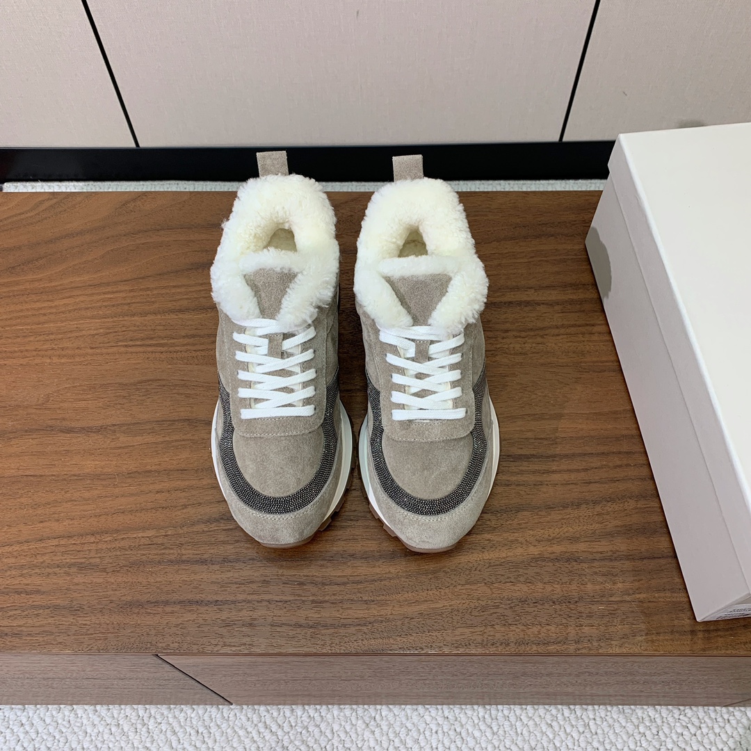 【Brunell* Cucinell*】羊毛里休闲运动鞋。鞋面采用进口牛绒，羊毛内里，原版开模大底！上脚