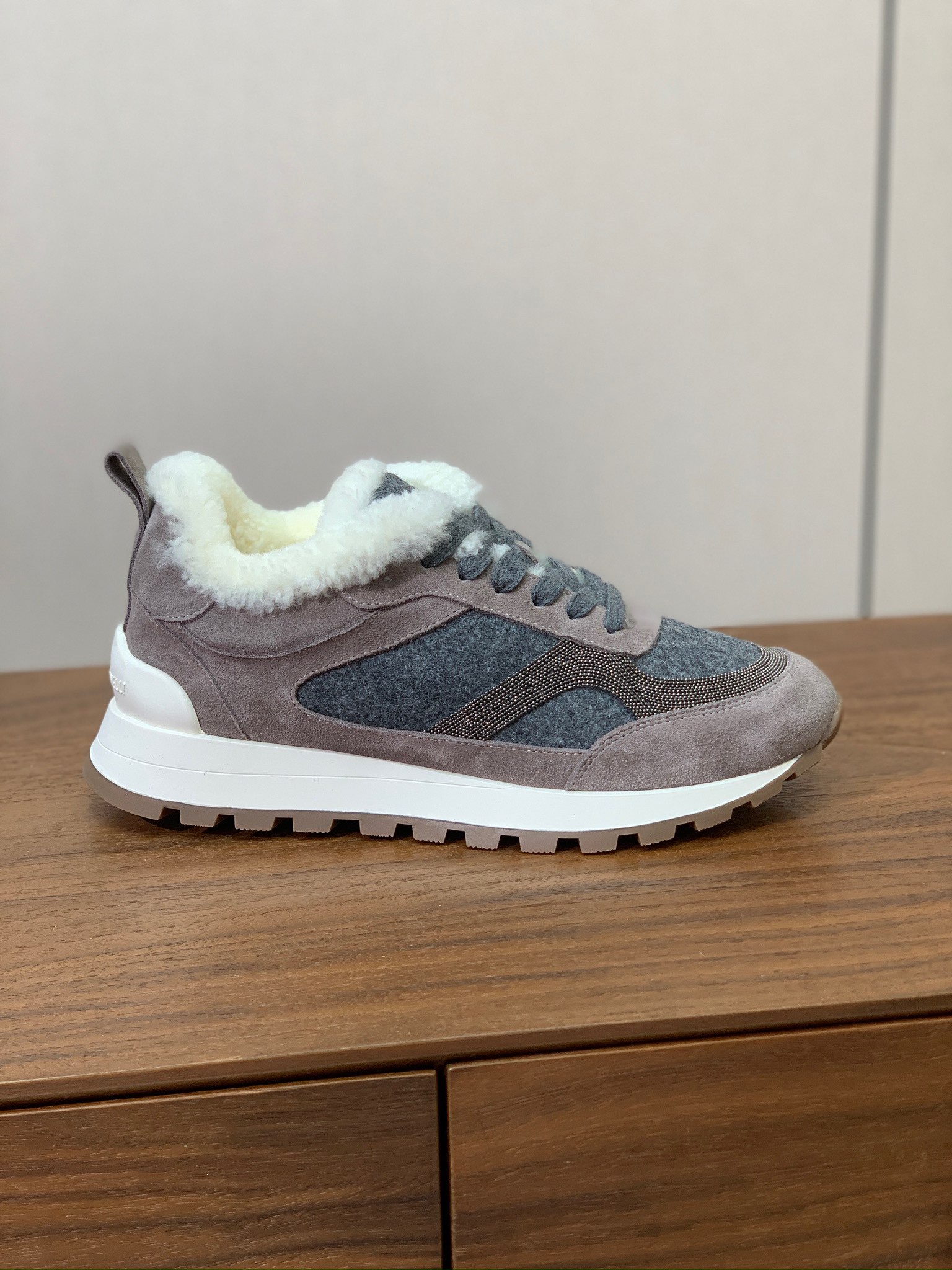 【Brunell* Cucinell*】羊毛里休闲运动鞋。鞋面采用进口牛绒，羊毛内里，原版开模大底！上脚