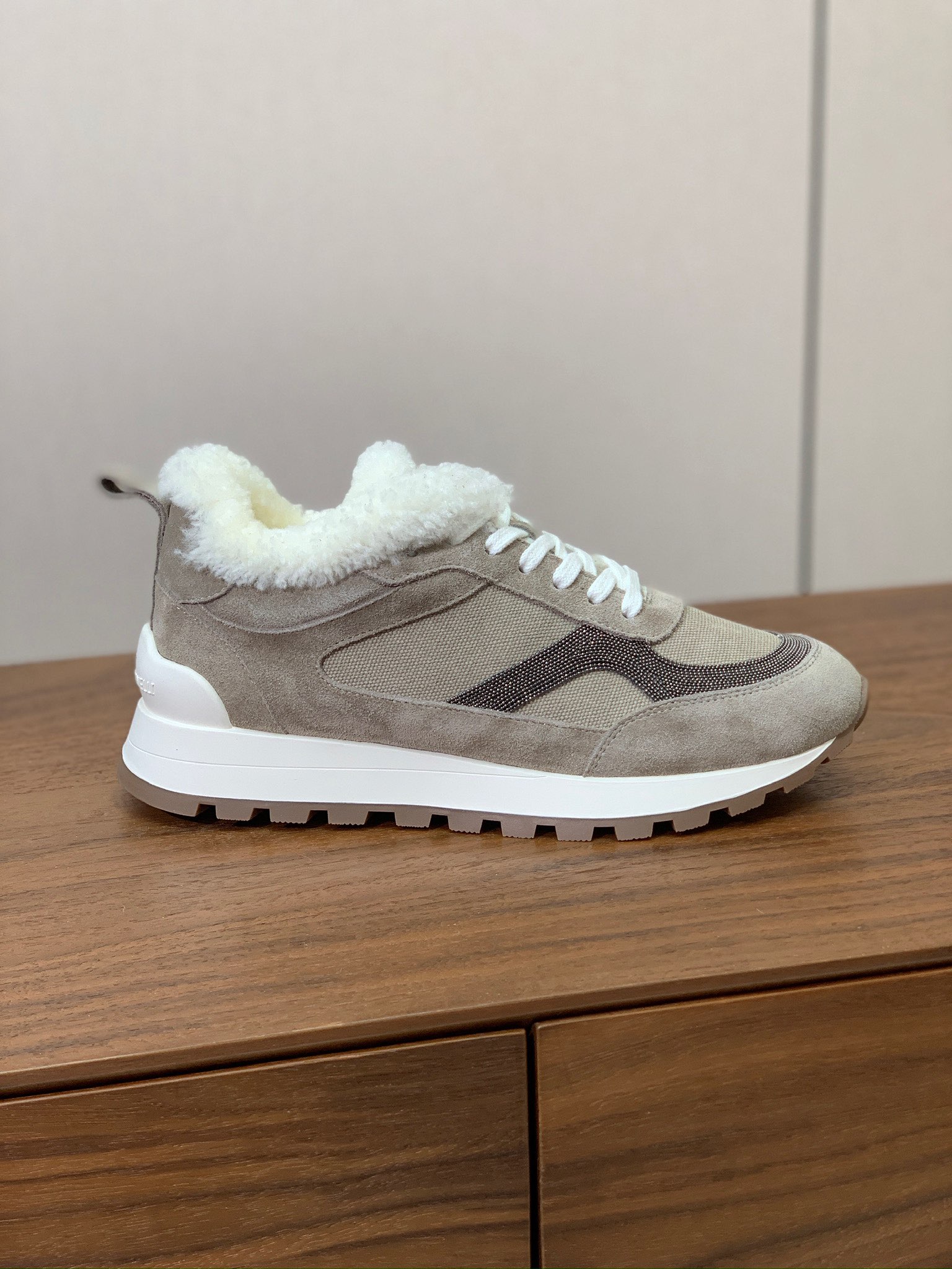 【Brunell* Cucinell*】羊毛里休闲运动鞋。鞋面采用进口牛绒，羊毛内里，原版开模大底！上脚