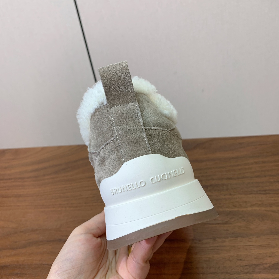 【Brunell* Cucinell*】羊毛里休闲运动鞋。鞋面采用进口牛绒，羊毛内里，原版开模大底！上脚