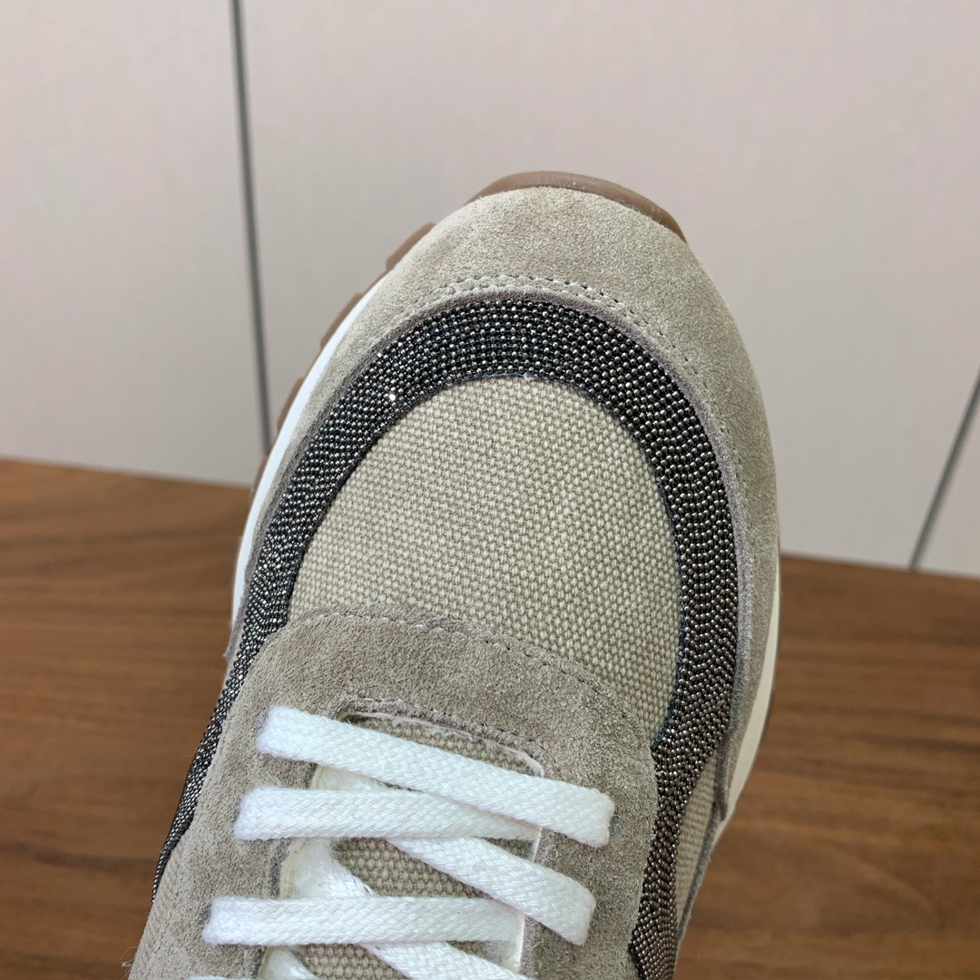 【Brunell* Cucinell*】羊毛里休闲运动鞋。鞋面采用进口牛绒，羊毛内里，原版开模大底！上脚