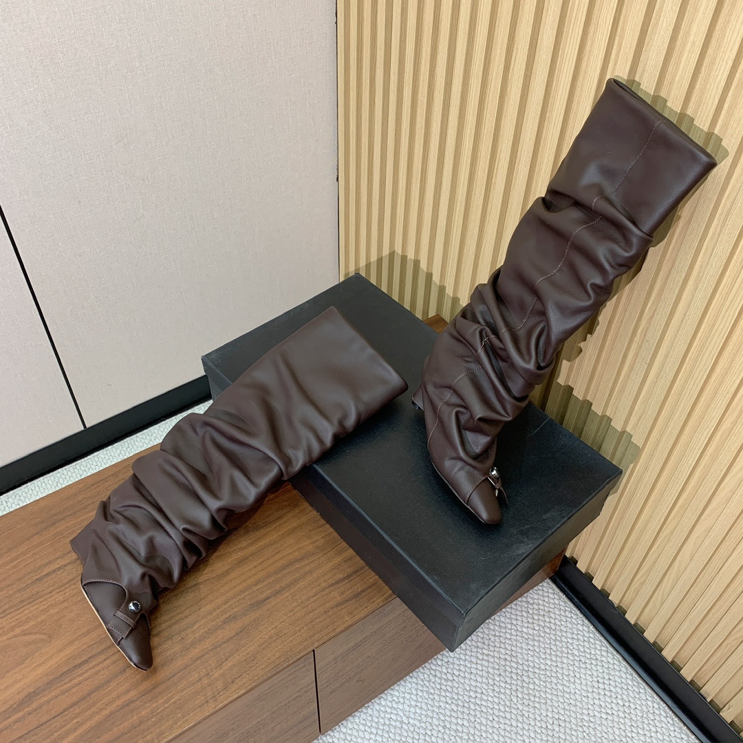 【The Attico】新品长靴。视觉盛宴、性感自由气质。面料牛皮，牛皮内里。真皮大底。跟高9.5cm码