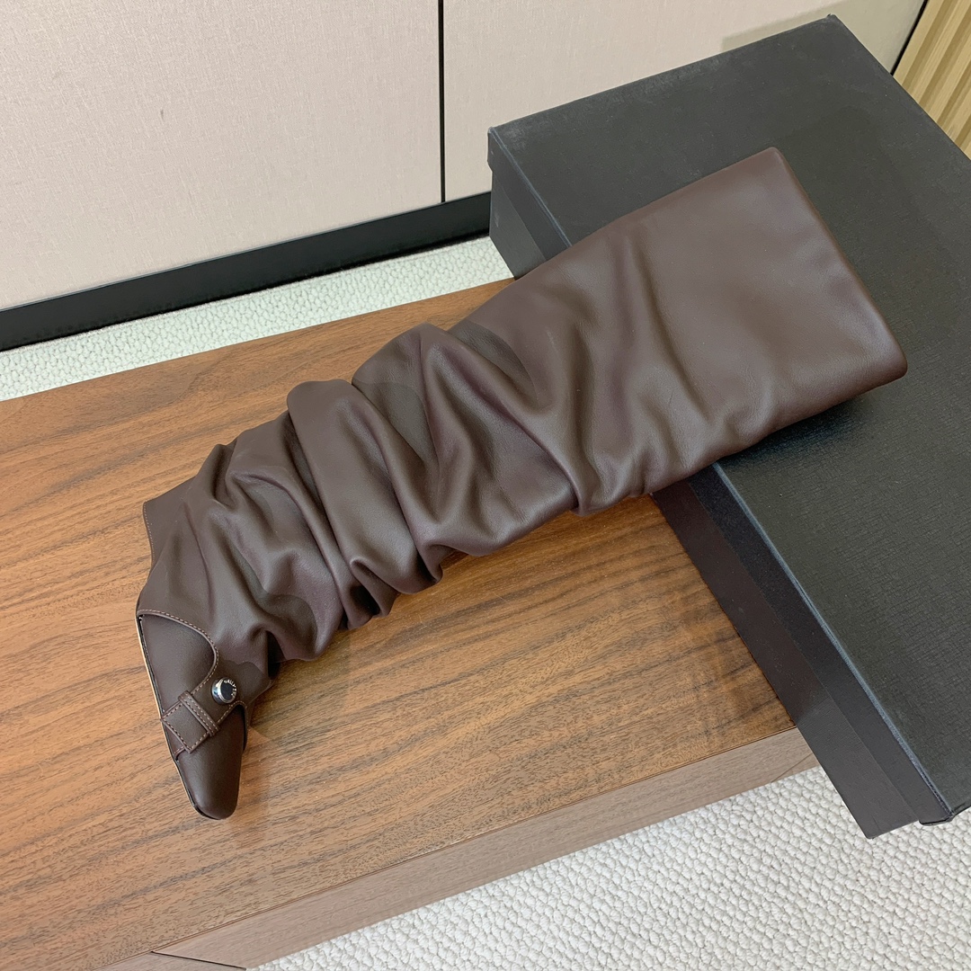 【The Attico】新品长靴。视觉盛宴、性感自由气质。面料牛皮，牛皮内里。真皮大底。跟高9.5cm码